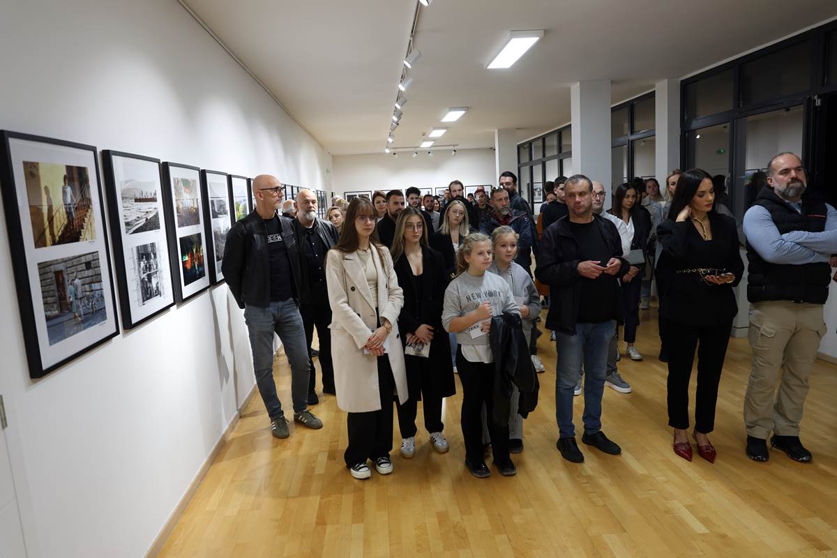 J32A2463.JPG (126 KB)