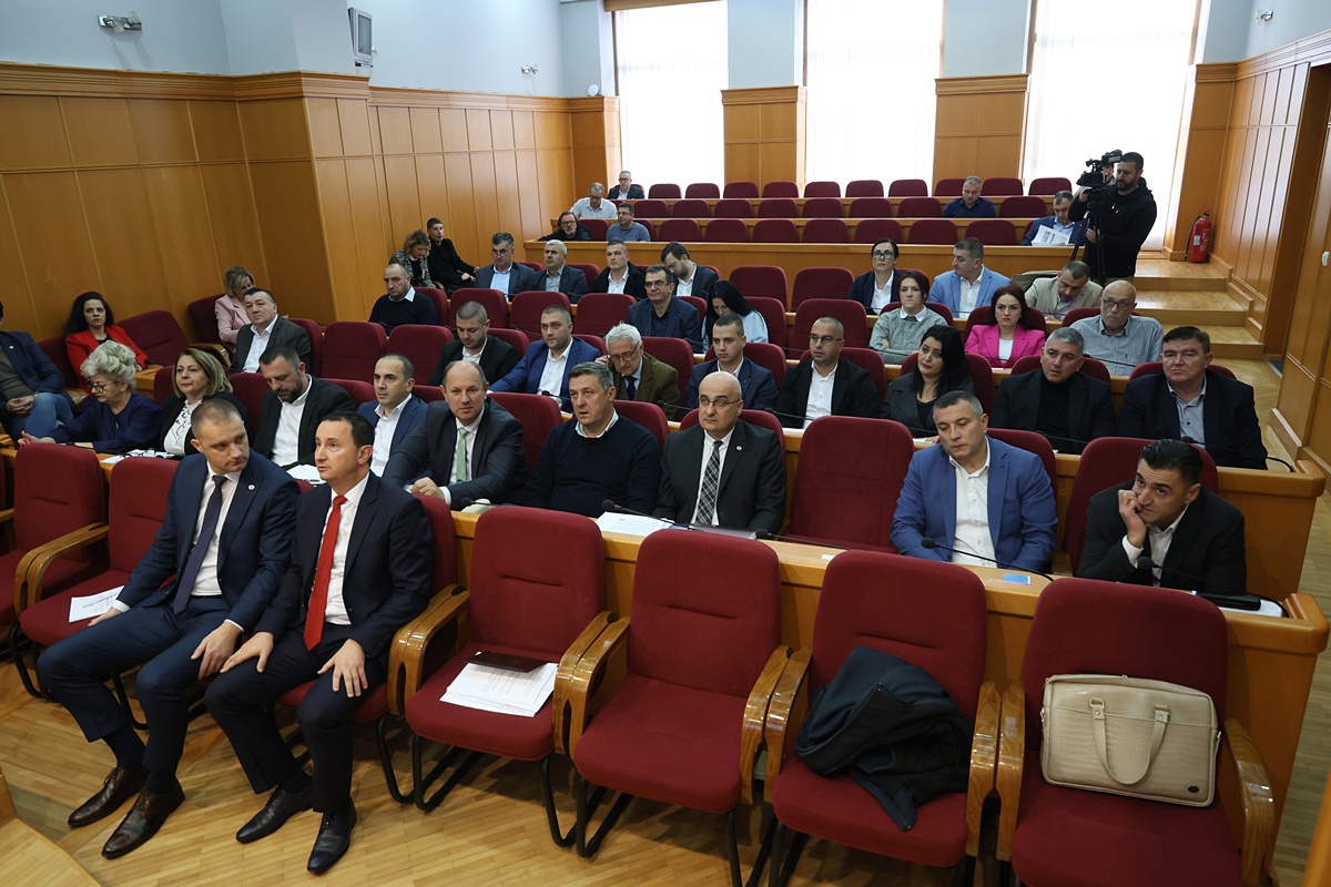 J32A3927.JPG (362 KB)