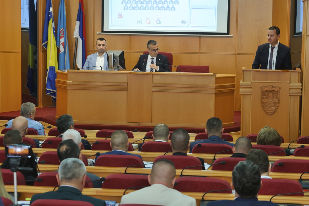 J32A4543-1.JPG (306 KB)