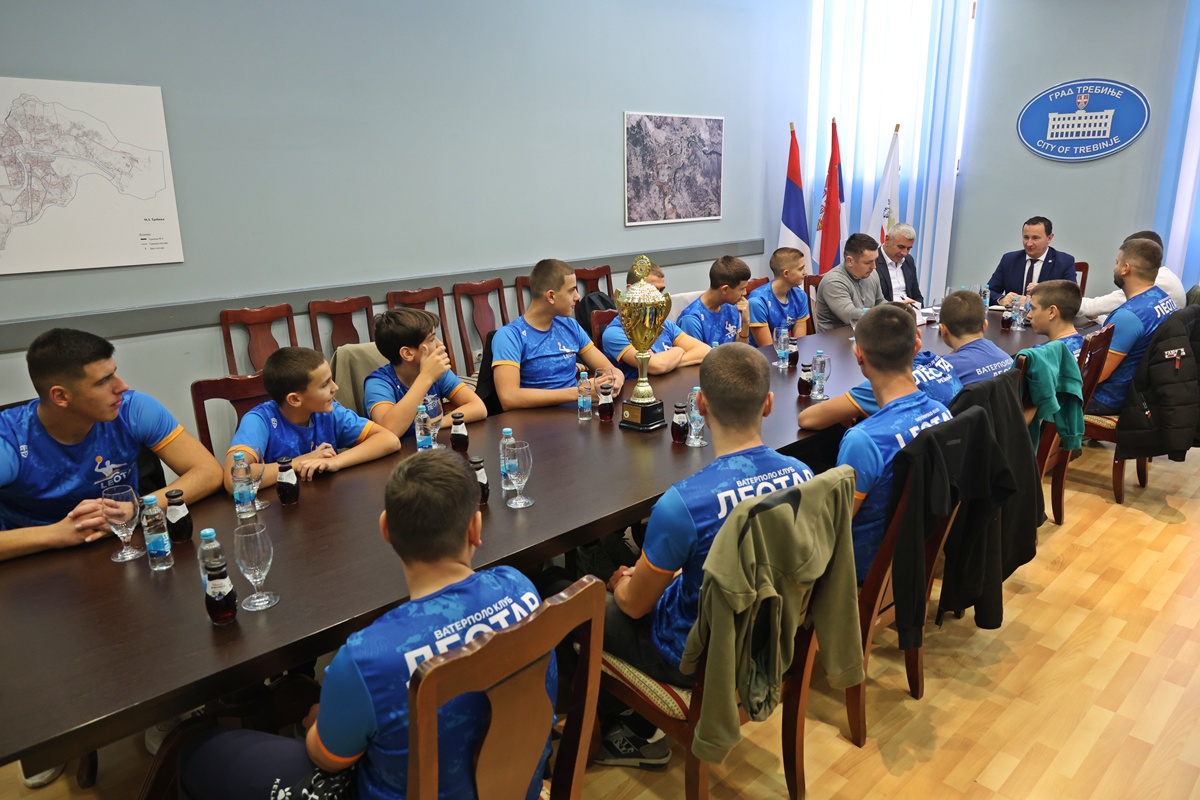 J32A9410.JPG (345 KB)