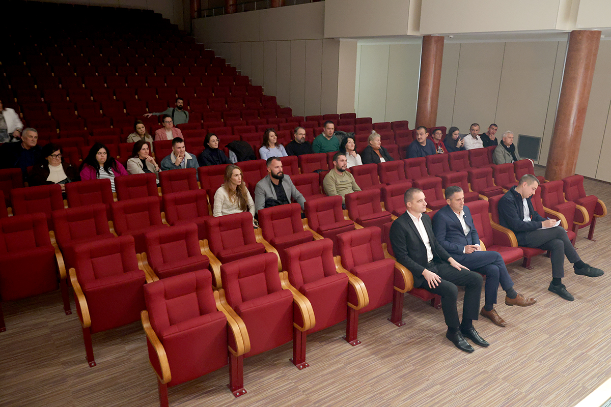 Koracima dalekim(1).jpg (843 KB)