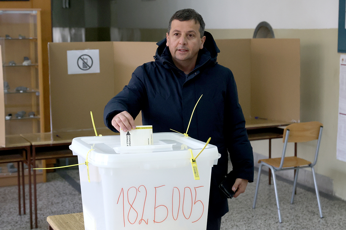 N Vukanovic.jpg (662 KB)