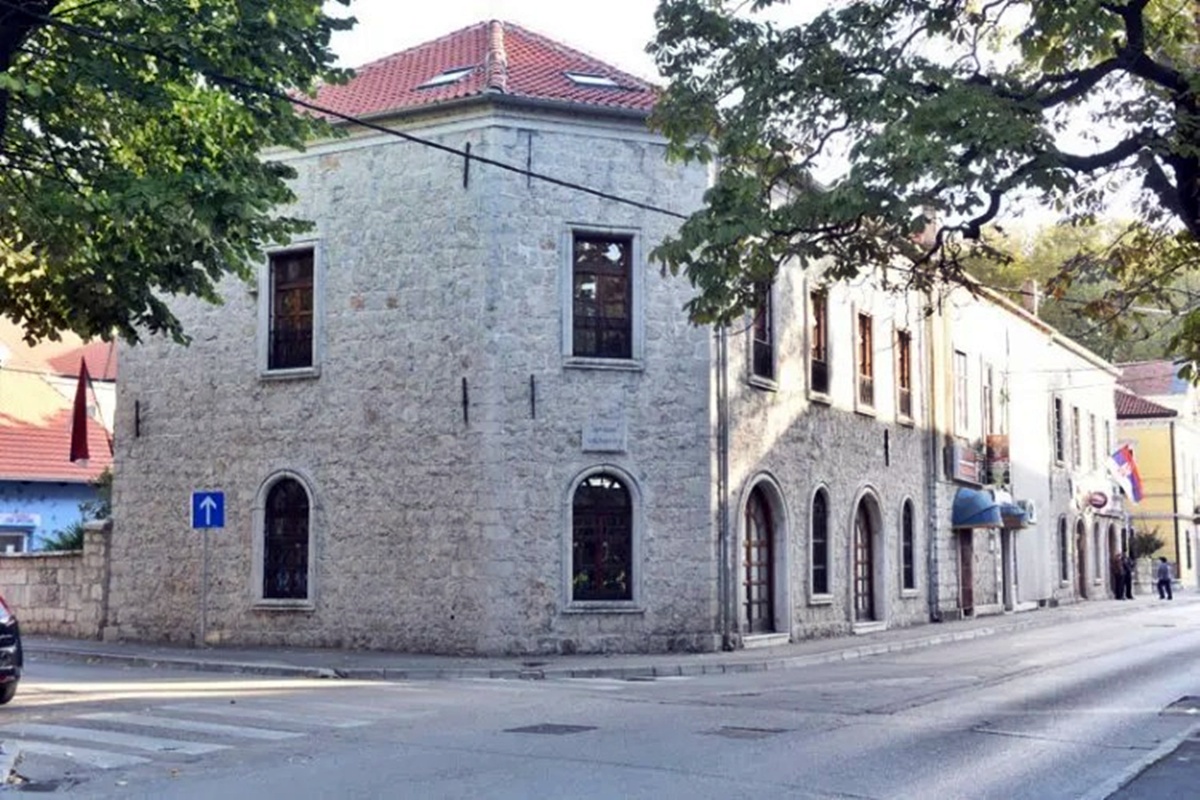 Narodna-biblioteka-Trebinje.jpg (354 KB)
