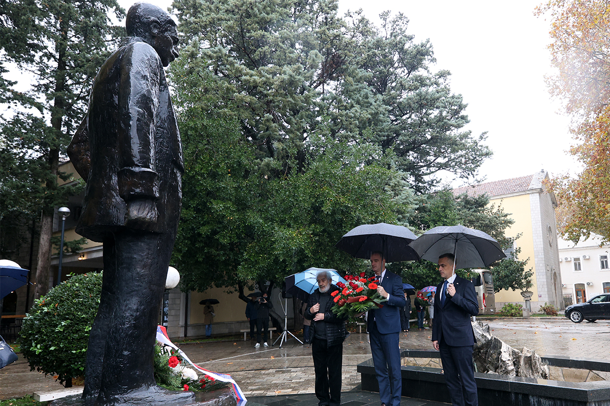 Polaganje cvijeca 1.jpg (1.12 MB)