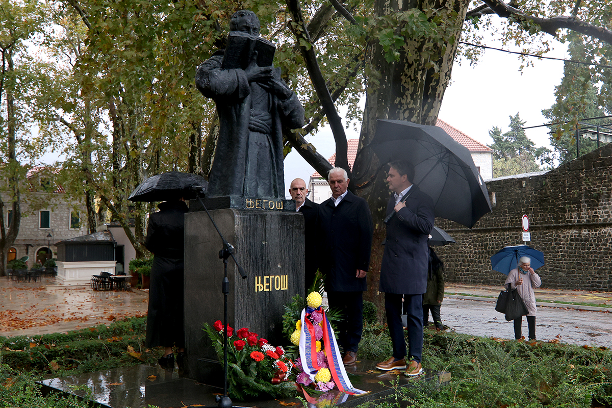 Polaganje cvijeca 4.jpg (1.23 MB)