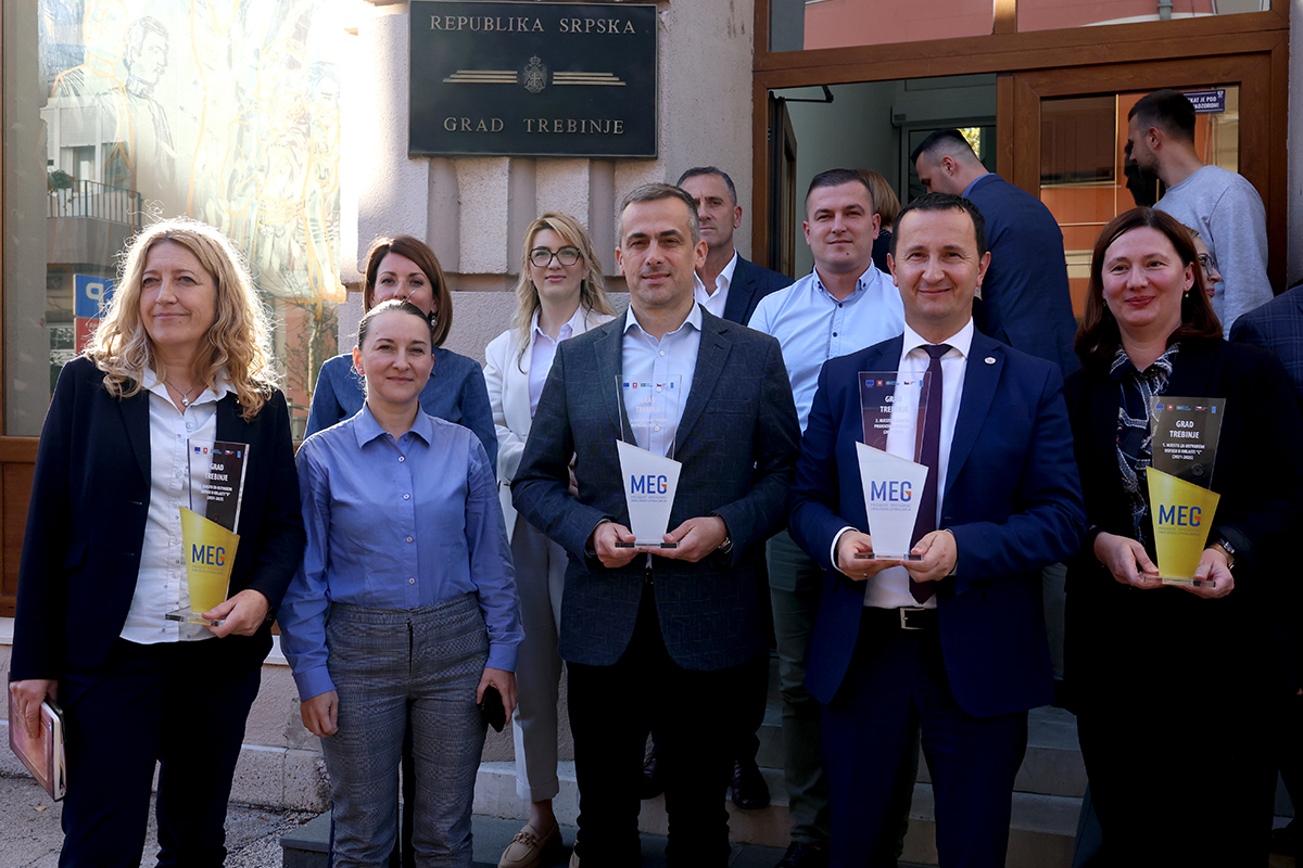 Priznanje 1.jpg (765 KB)