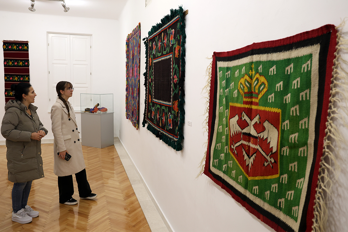 Simboli drzavnosti 2.jpg (772 KB)