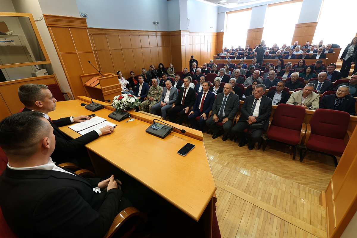 Svecana sjednica 2.jpg (794 KB)
