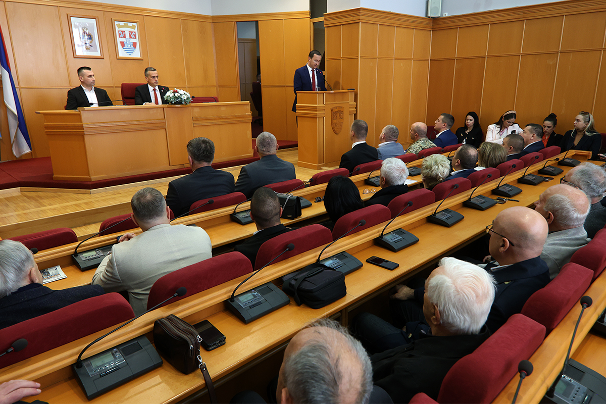 Svecana sjednica 3.jpg (889 KB)