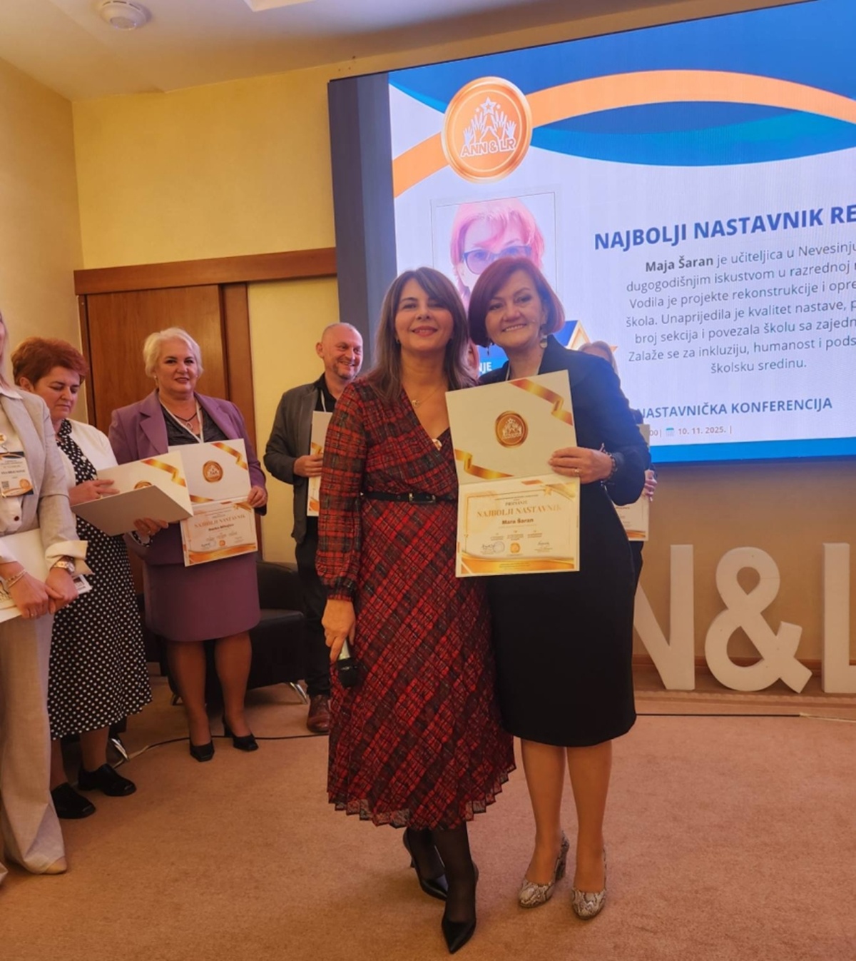 c3b9b5a36328d723c007a169a1d0812d_XL.jpg (374 KB)