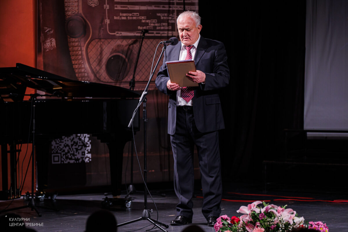 najava-svecana-akademija-50-godina-od-osnivanja-radio-trebinja-kct-15-1200x800.jpg (116 KB)