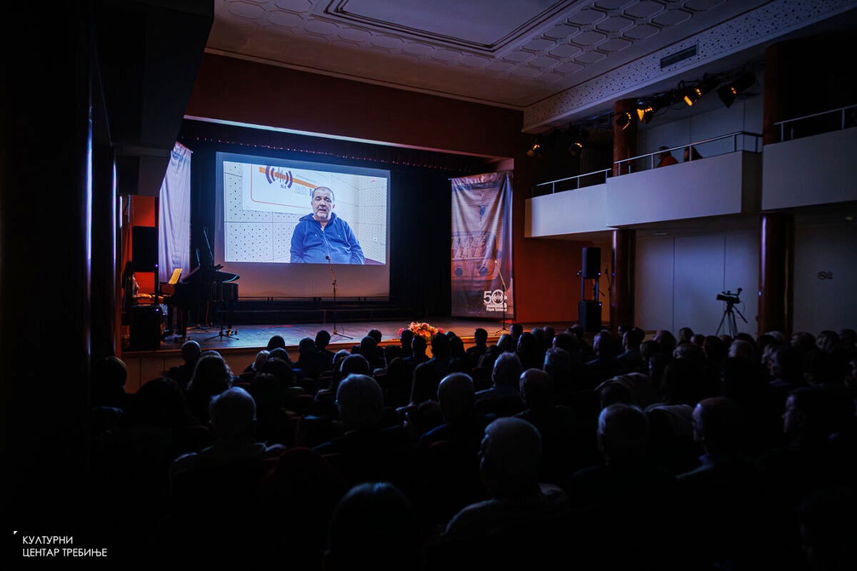 najava-svecana-akademija-50-godina-od-osnivanja-radio-trebinja-kct-17-1200x800.jpg (154 KB)