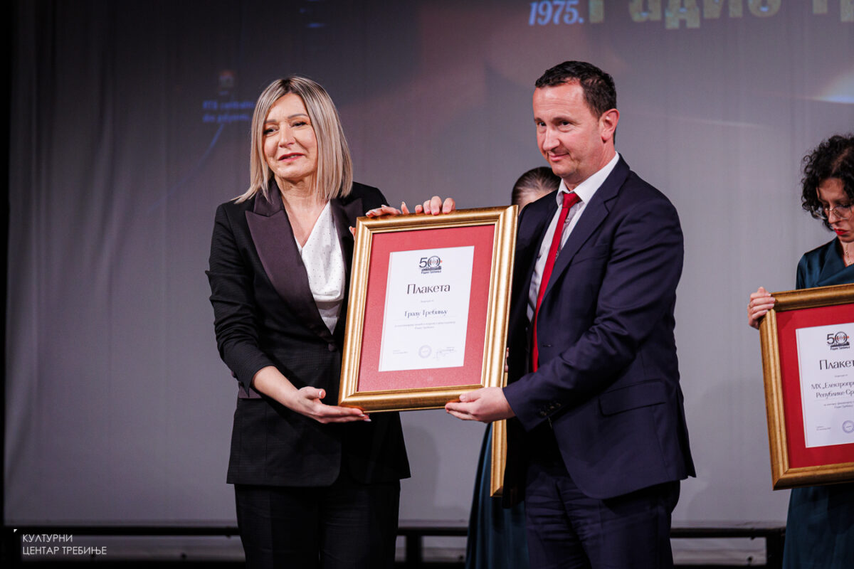 najava-svecana-akademija-50-godina-od-osnivanja-radio-trebinja-kct-25-1200x800.jpg (119 KB)