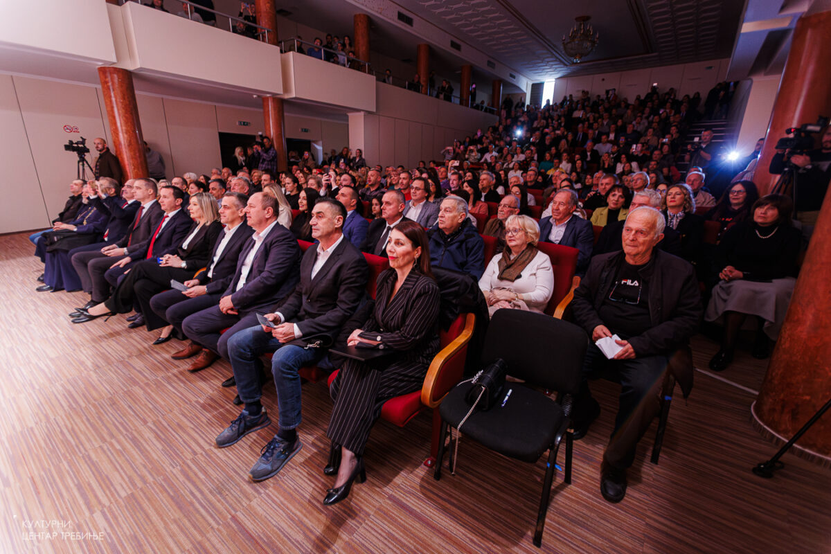 najava-svecana-akademija-50-godina-od-osnivanja-radio-trebinja-kct-5-1200x800.jpg (220 KB)