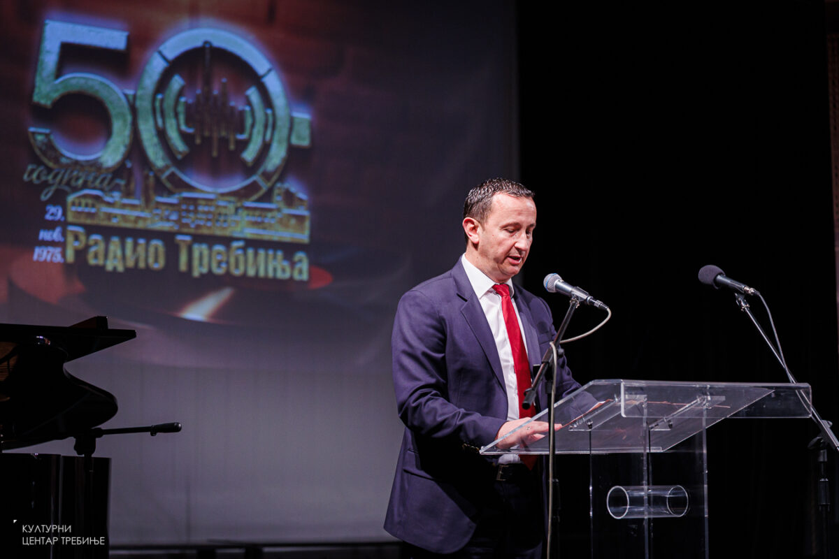najava-svecana-akademija-50-godina-od-osnivanja-radio-trebinja-kct-9-1200x800.jpg (102 KB)
