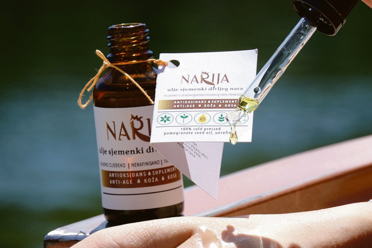 Уље сјеменки дивљег нара.jpg (231 KB)