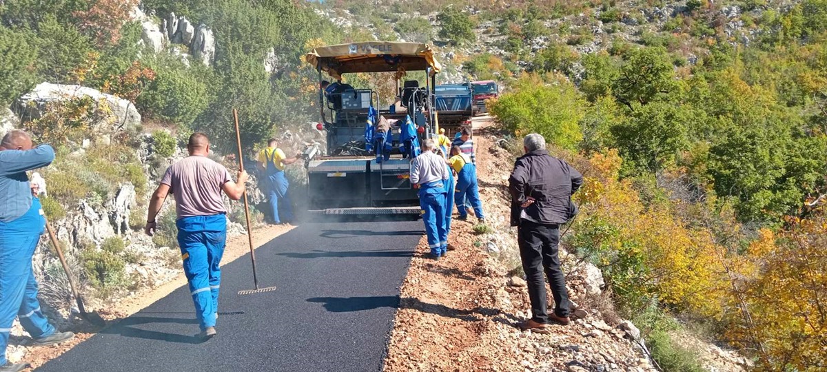 IMG-24487a4e20b2194b4f3bc3b5f4d2c551-V.jpg (398 KB)