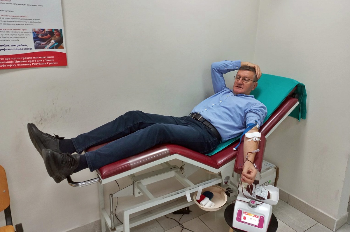 IMG-f35b819adc9ce9327de9fb3c0e70f5eb-V.jpg (233 KB)