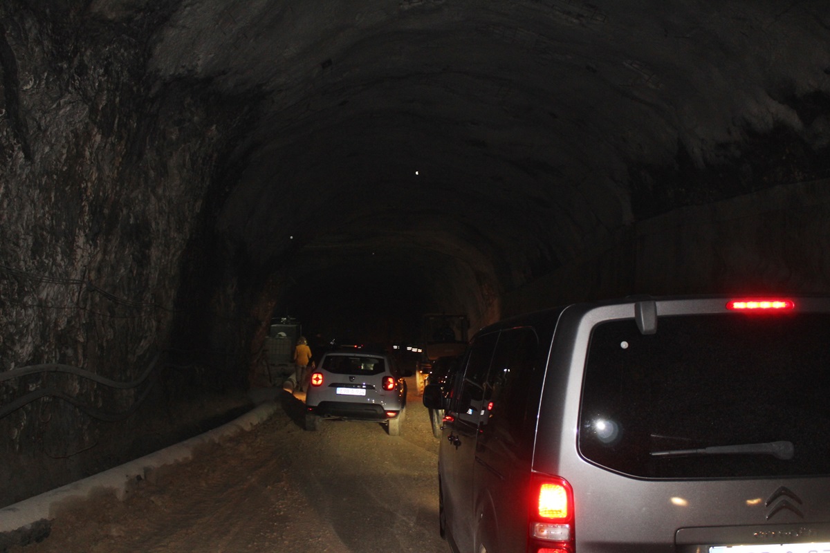 U TUNELU.JPG (206 KB)