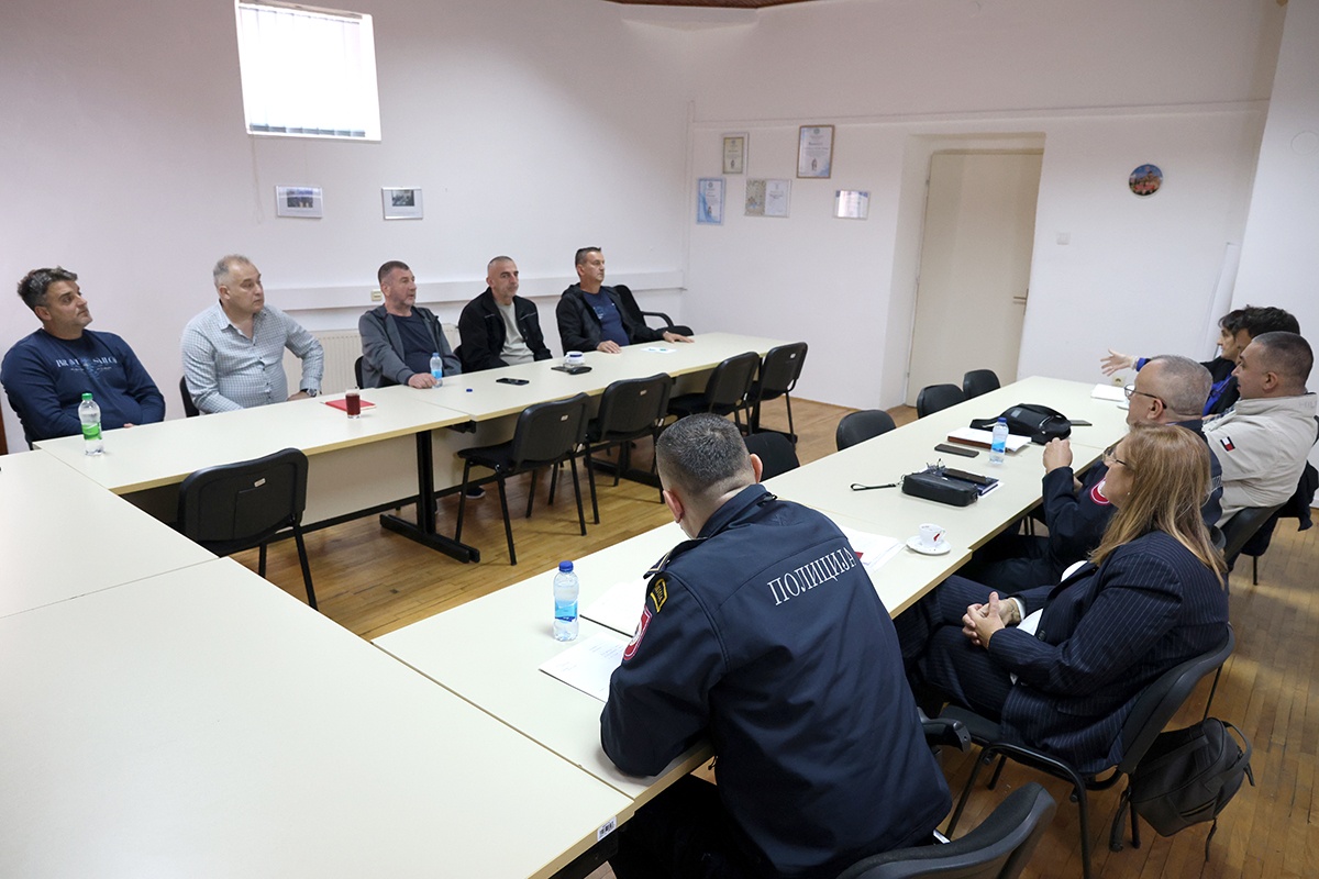 U toku je kampanja „Registruj oružje bez sankcije“: U PU Trebinje održan sastanak sa lovcima i strijelcima