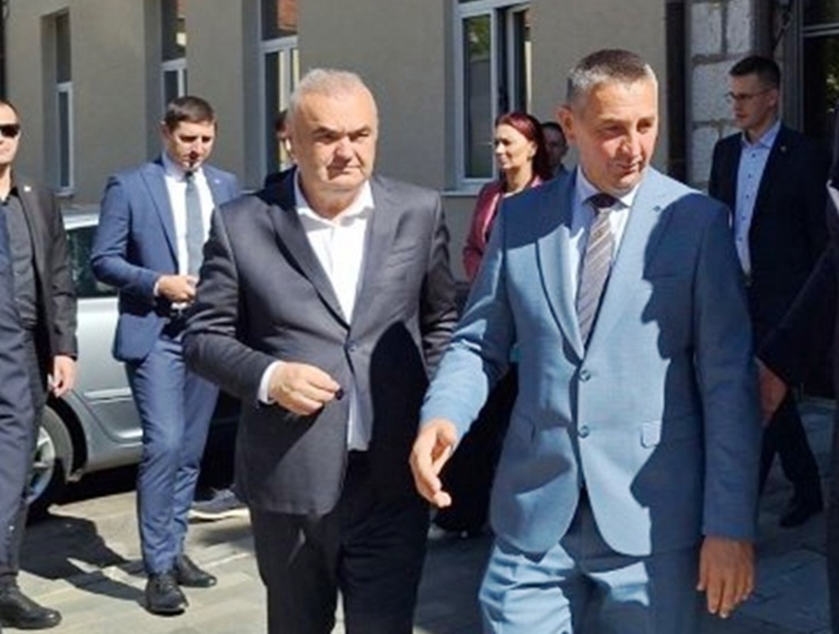 Минић и министри у посјети Љубињу: Хотел ће бити предат општини у сврху туризма