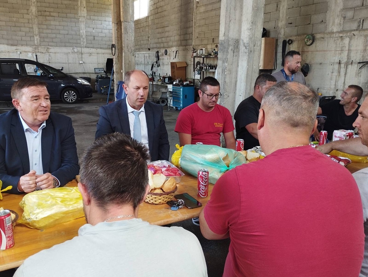 Петровић: Министарство транспорта и комуникација мора ријешити проблем возача