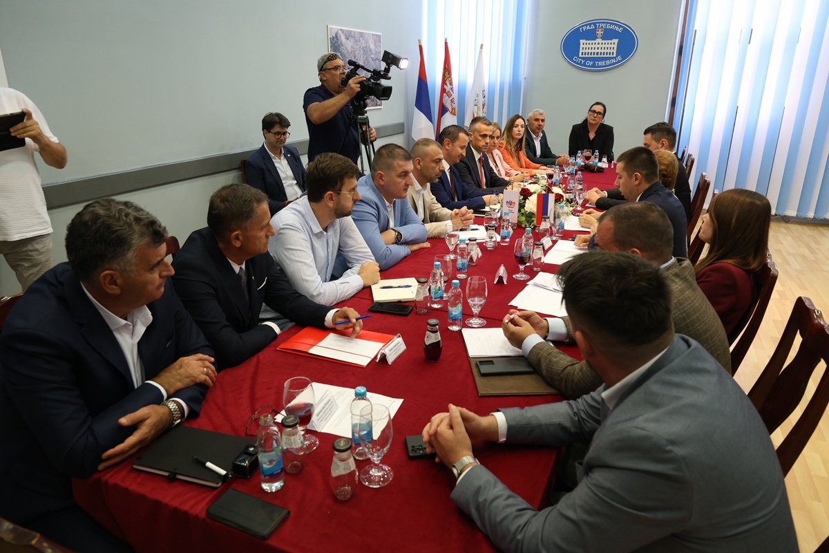 J32A3584.JPG (333 KB)