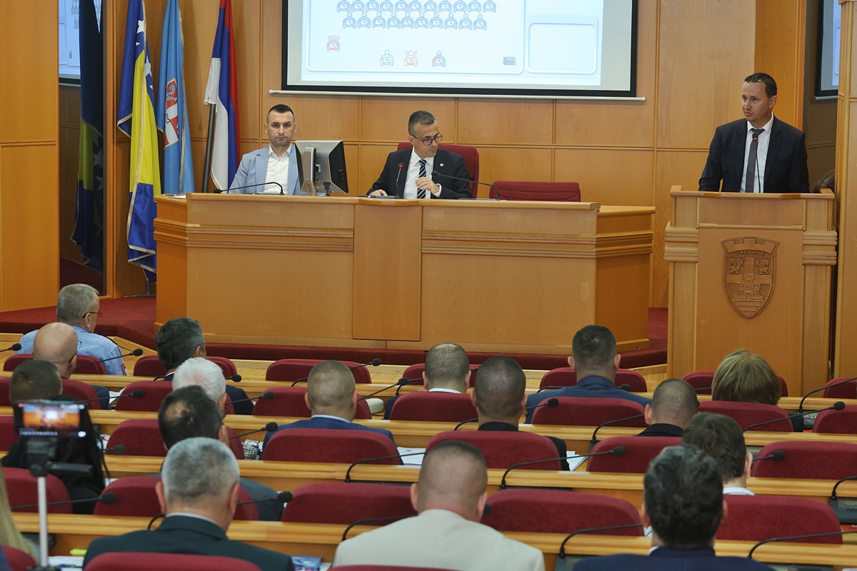 J32A4543.JPG (326 KB)