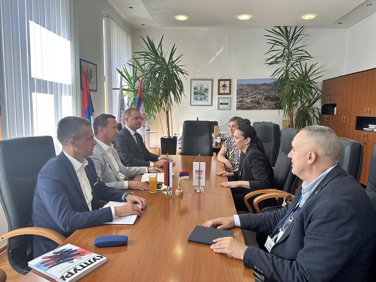 Gradonačelnik Mirko Ćurić održao sastanak sa novom šeficom kancelarije OSCE-a u Mostaru Julijom Vitanovom