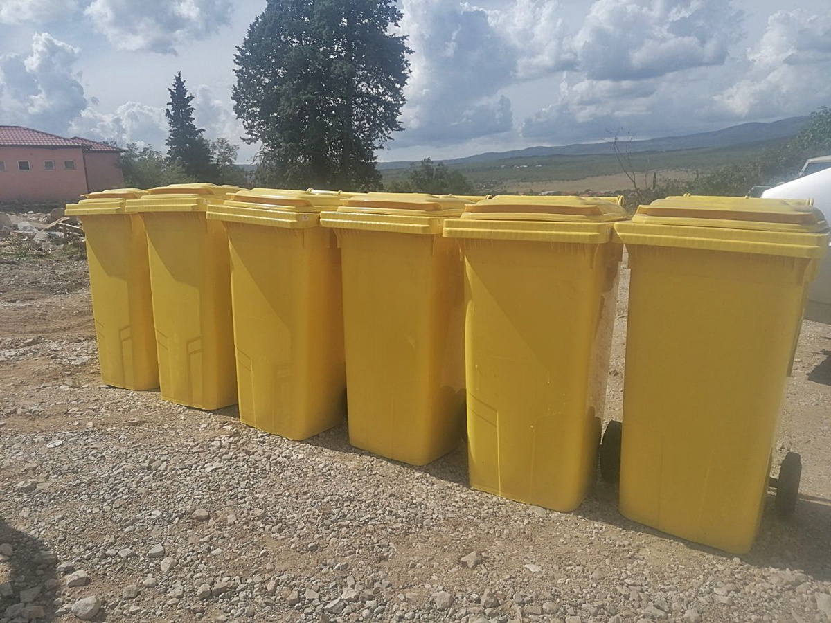 Комунално предузеће набавило контејнере и канте