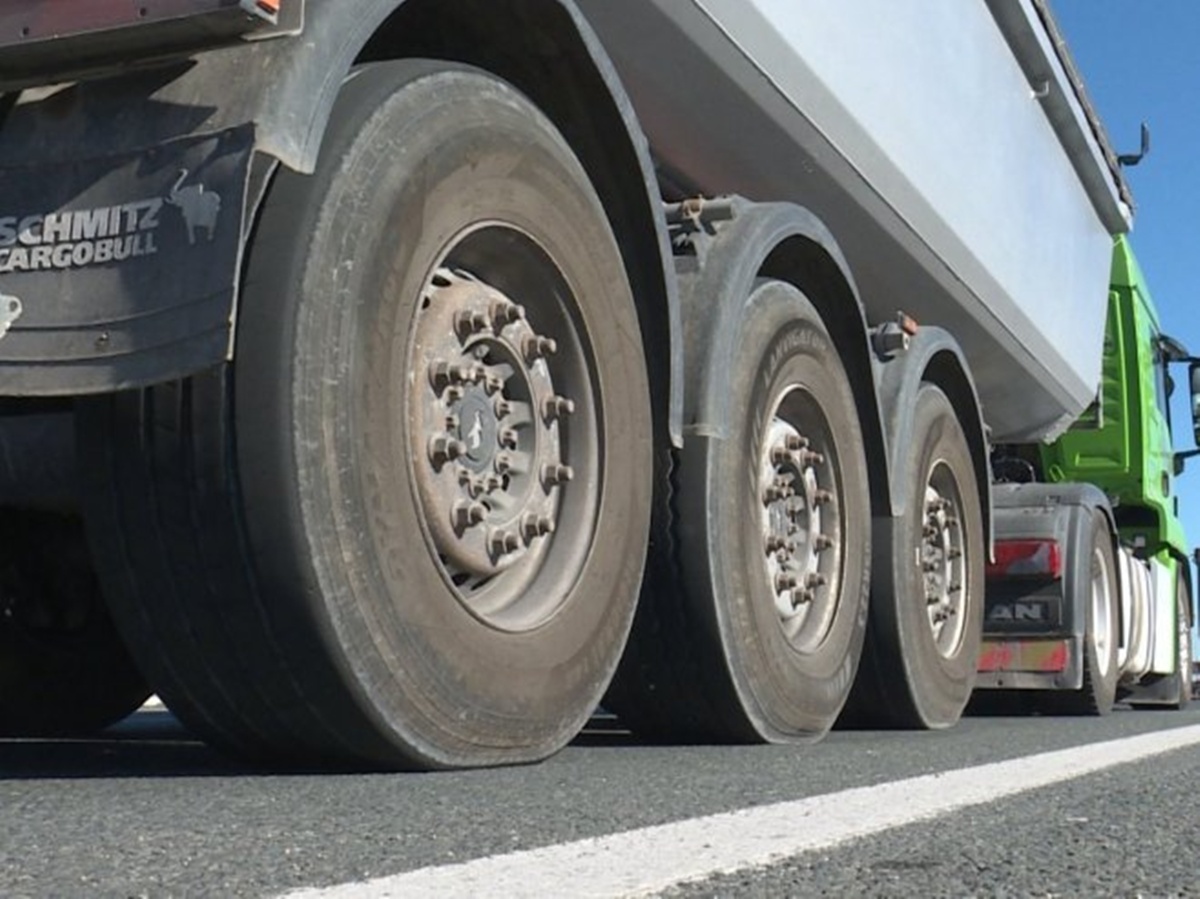 У Црној Гори почела блокада теретног саобраћаја на граничним прелазима