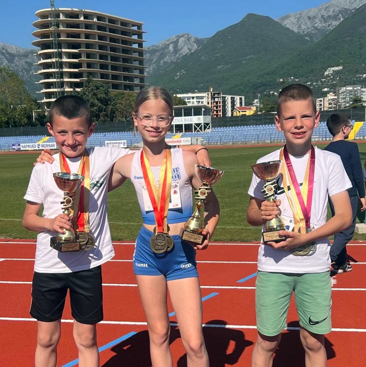 675434475_18093000773178155_6478998366757590558_n.jpg (475 KB)