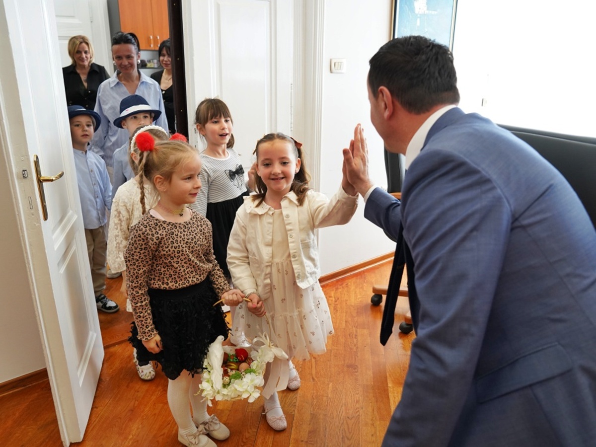 Мали гласови великих идеја – Дјеца из вртића „Наша радост“ предлагала нове дјечије садржаје градоначелнику