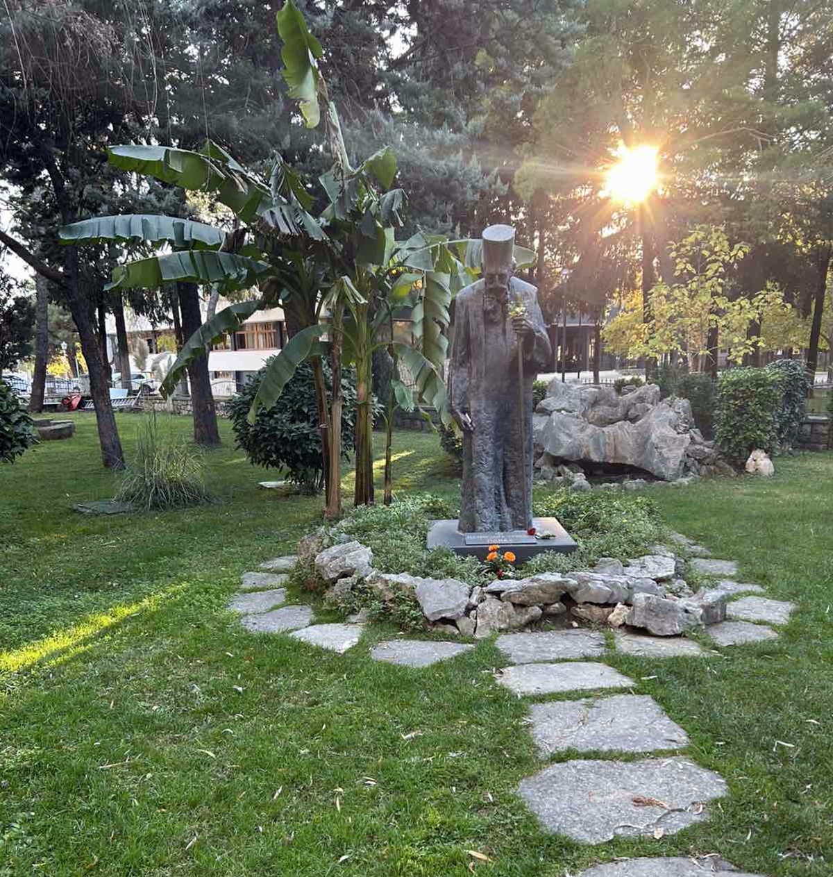 IMG-21af8091c4b5b85fe97ee5c10230e692-V.jpg (728 KB)