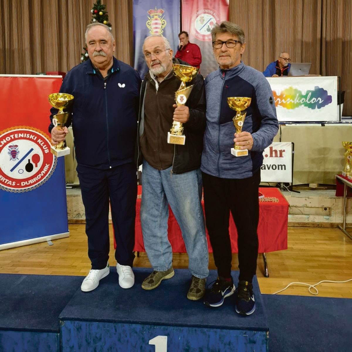 IMG-63f8bb9e22ff5e69e319e8029ac780a8-V.jpg (365 KB)