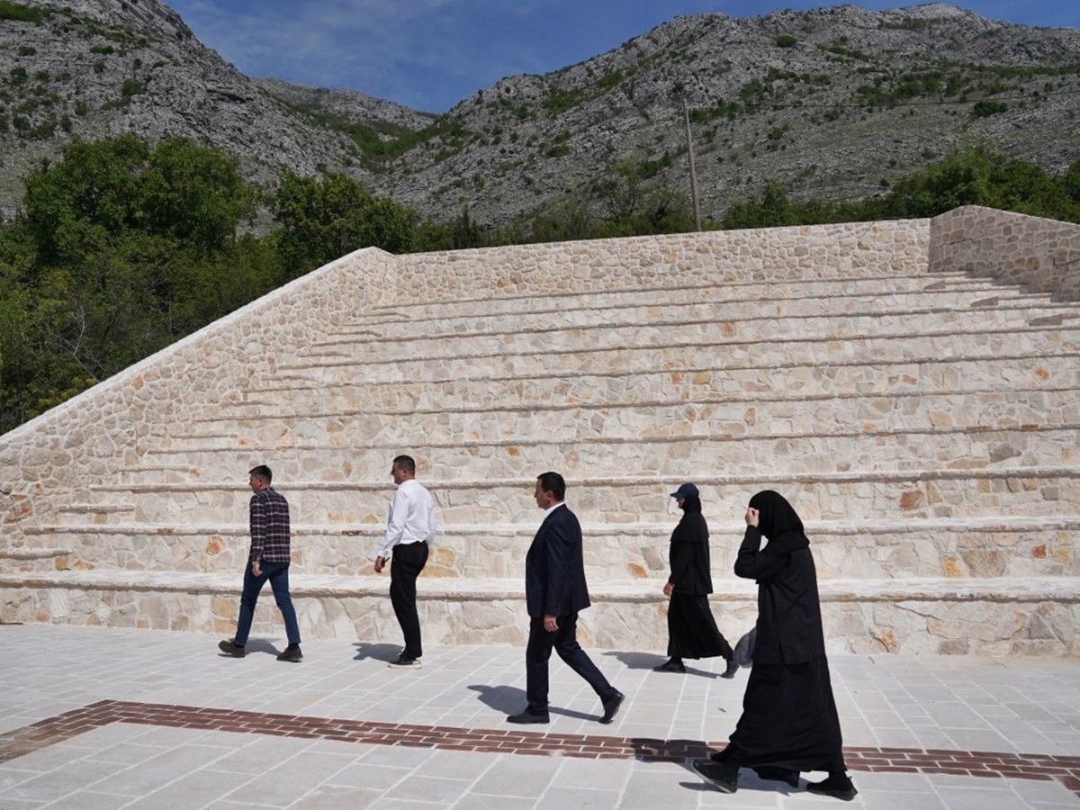 IMG_6827.jpeg (400 KB)