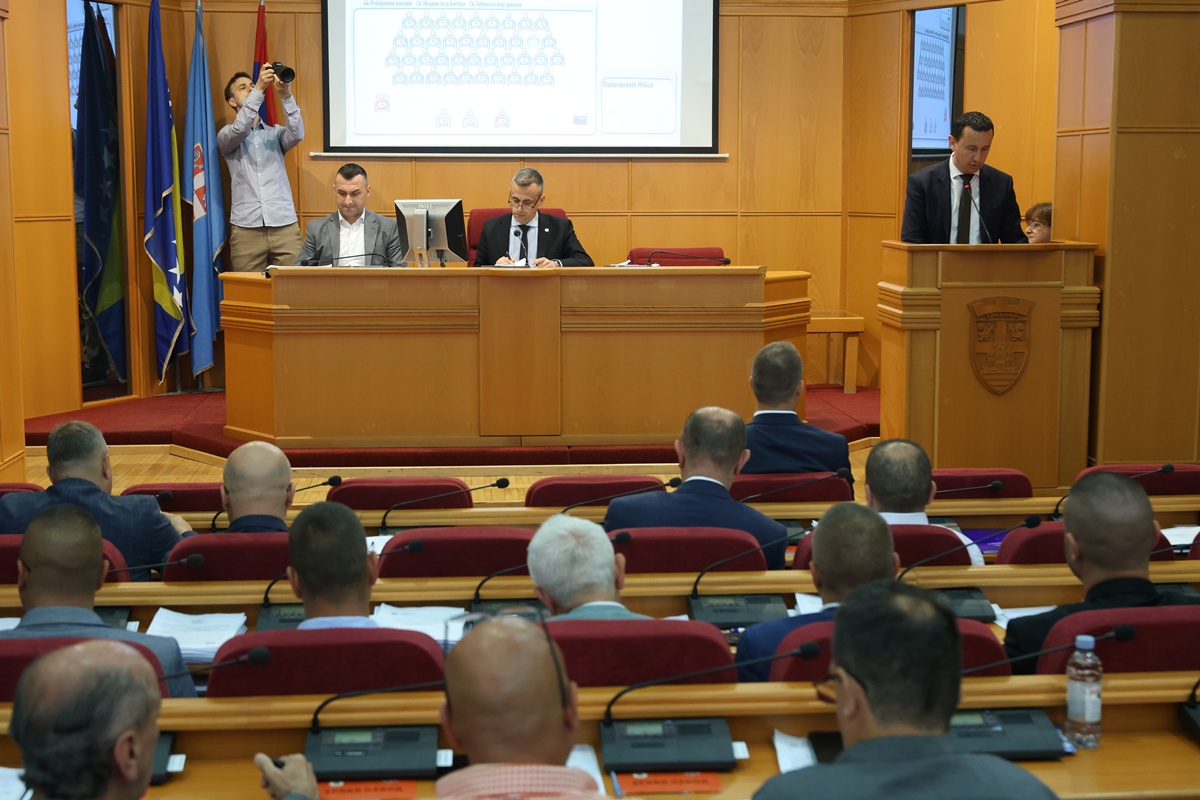 J32A1702.JPG (300 KB)