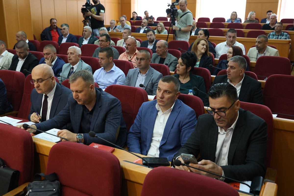 J32A1711.JPG (333 KB)