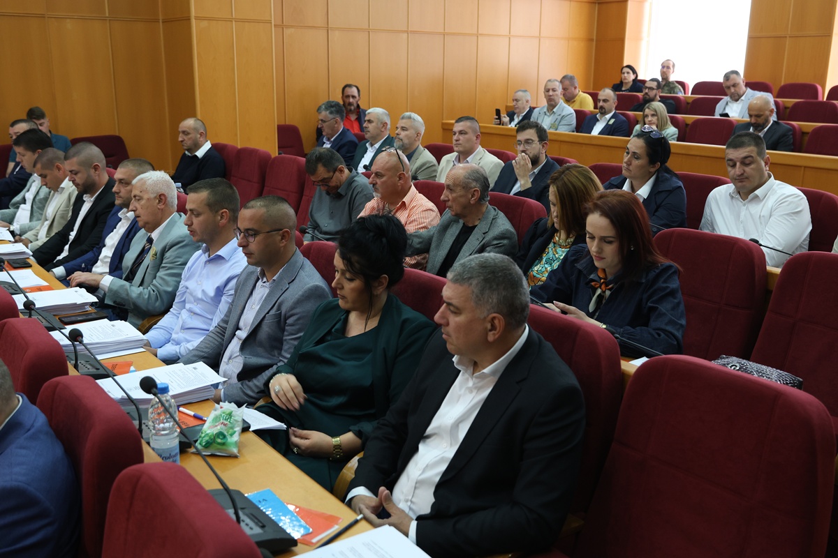 J32A1722.JPG (327 KB)