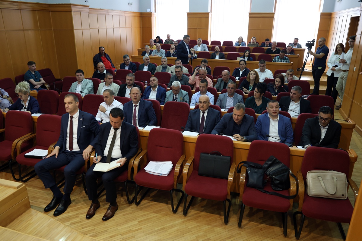 J32A1734.JPG (363 KB)