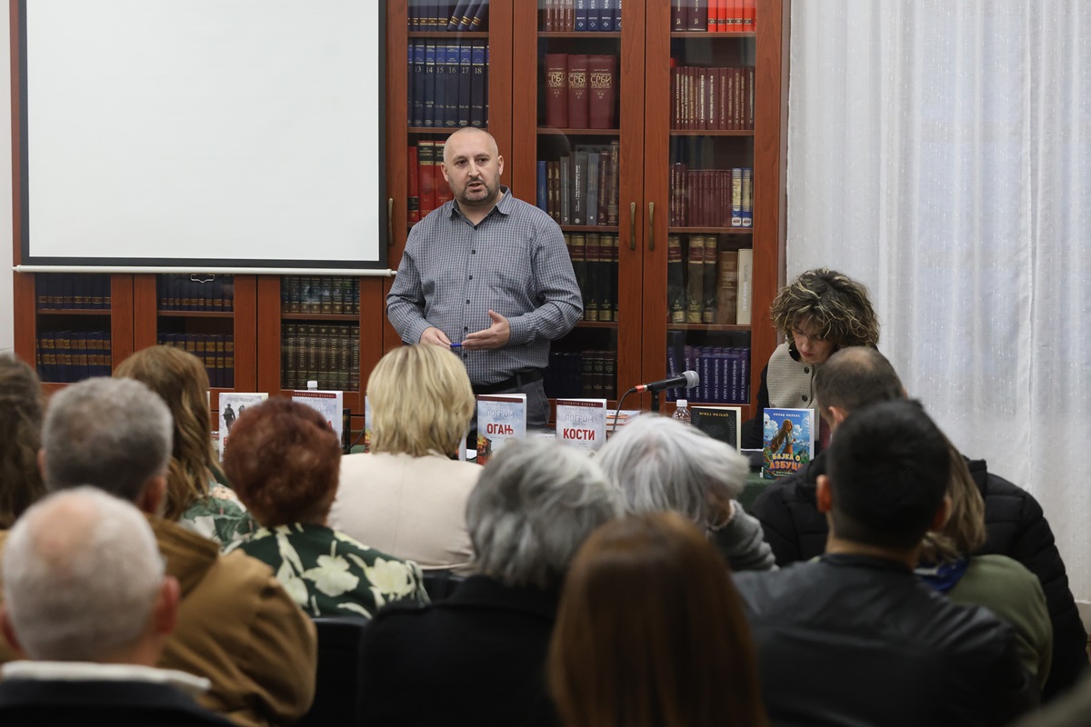 J32A8365.JPG (247 KB)