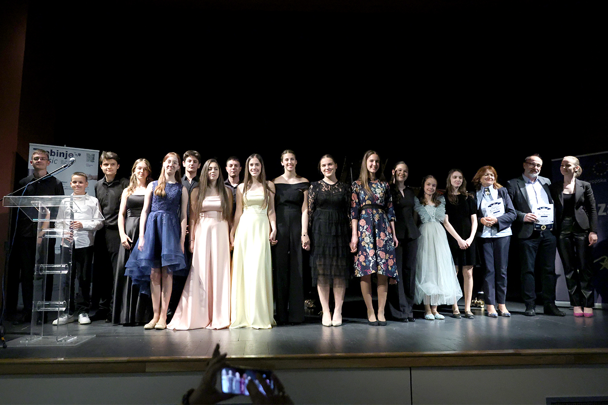 Muzic clasik 18.jpg (605 KB)