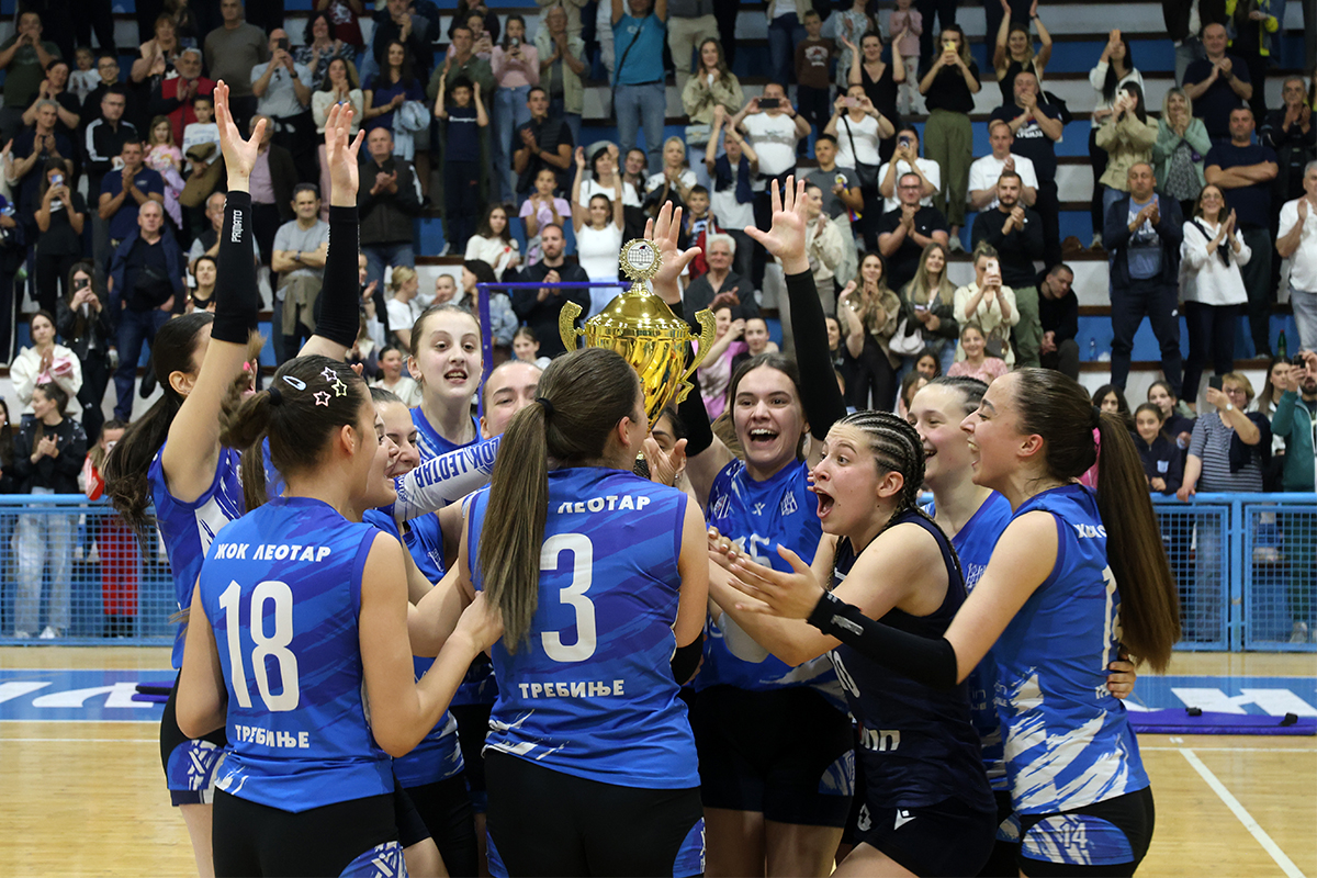 Odbojka 10.jpg (935 KB)