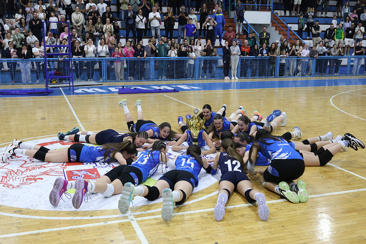 Odbojka 11.jpg (1.11 MB)