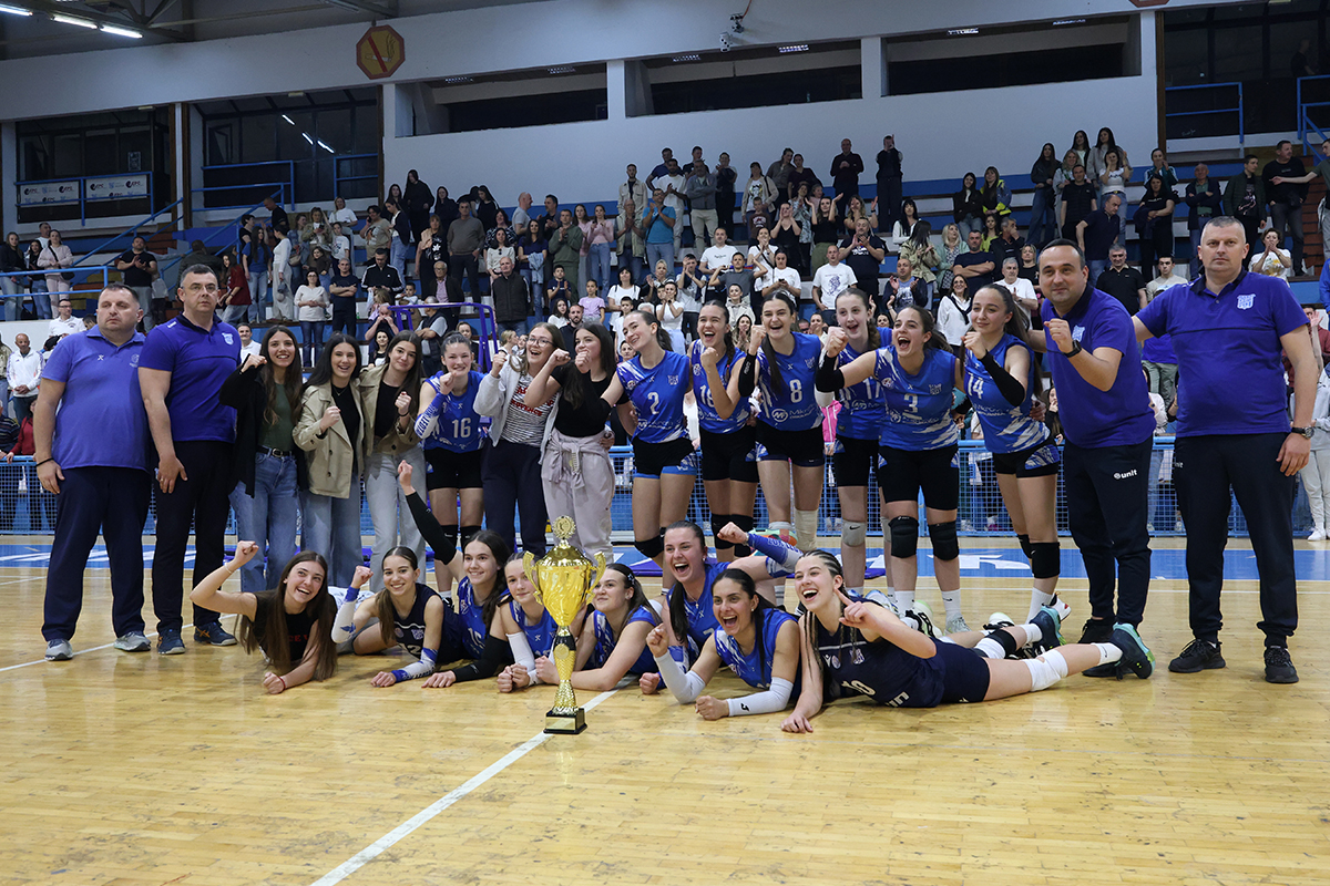 Odbojka 12.jpg (985 KB)