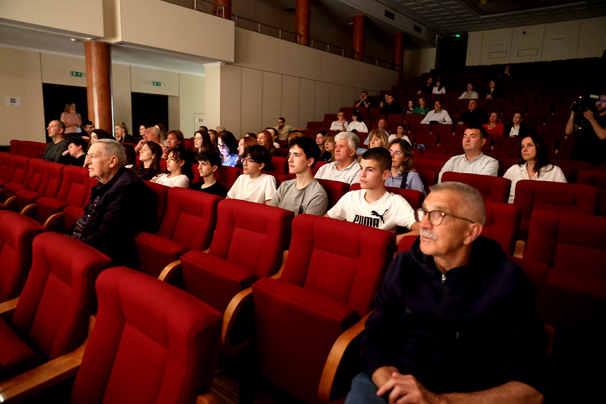 Rezervat normalnosti 5.jpg (677 KB)