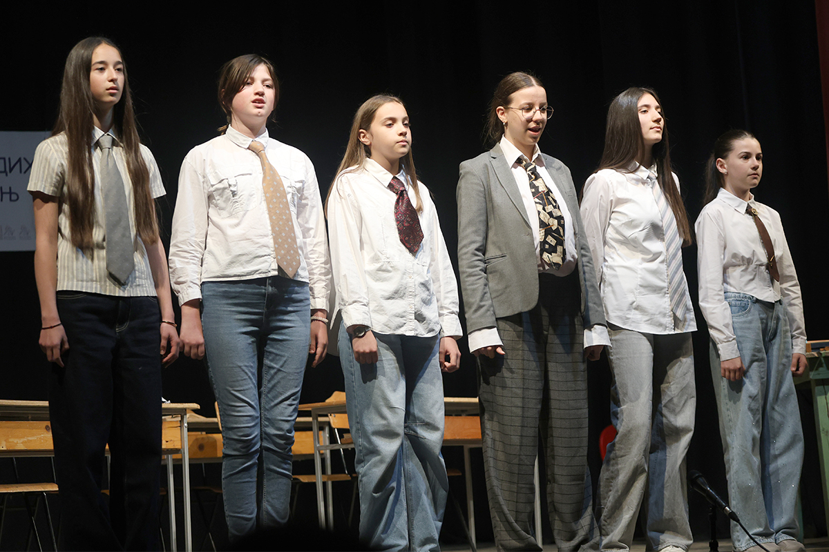 Skolska predstava 1.jpg (710 KB)