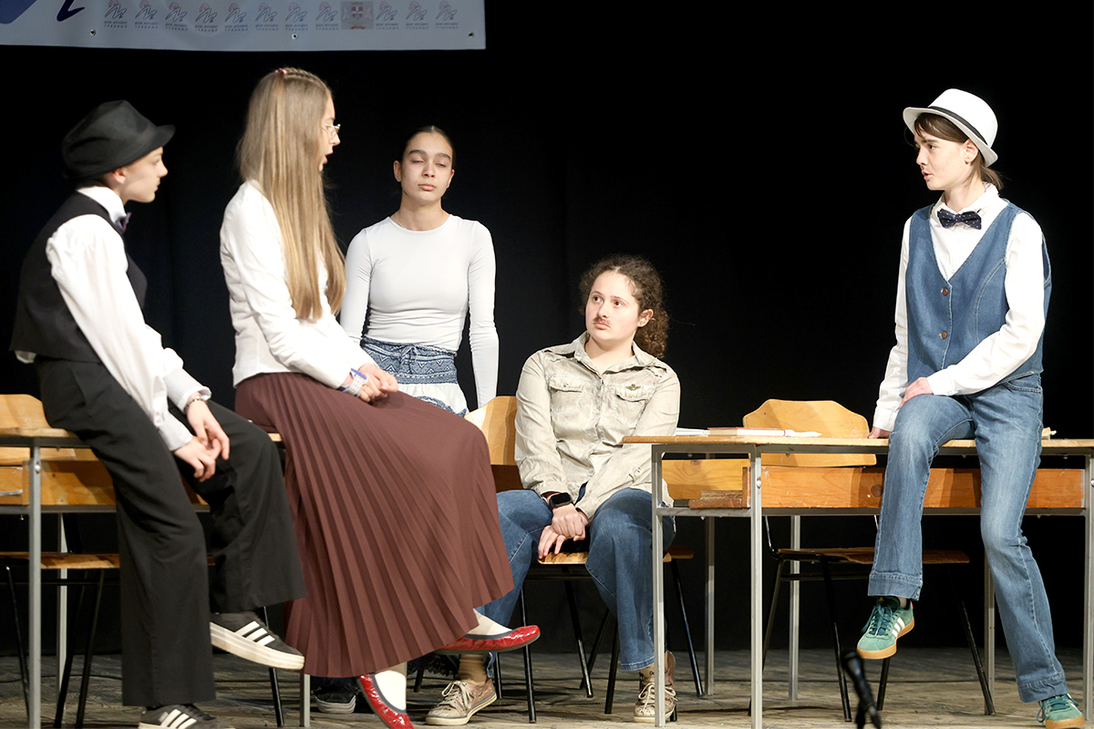 Skolska predstava 2.jpg (685 KB)