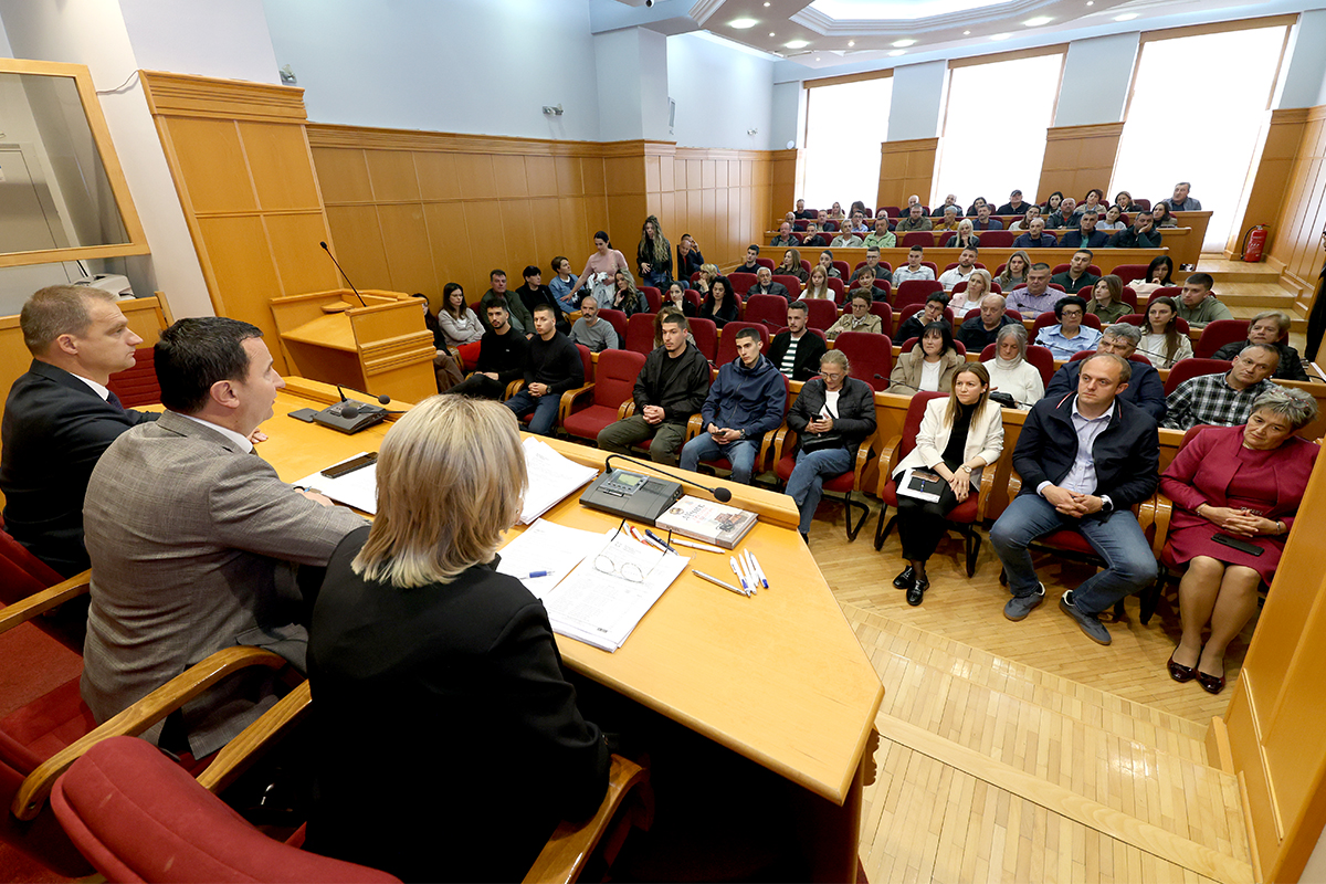 Stipendije.jpg (918 KB)