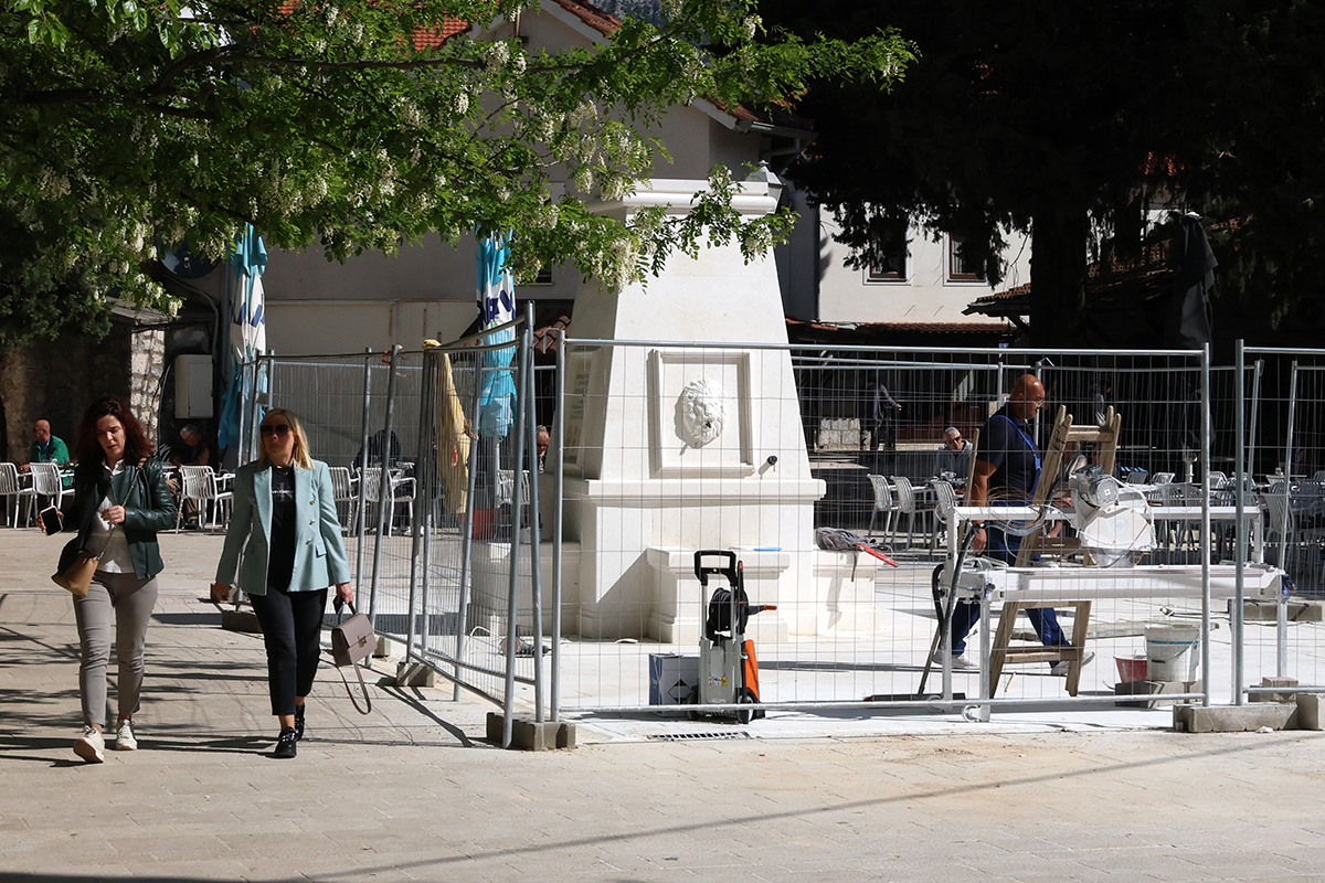 Zavrsni radovi na cesmi u S gradu 1.jpg (950 KB)